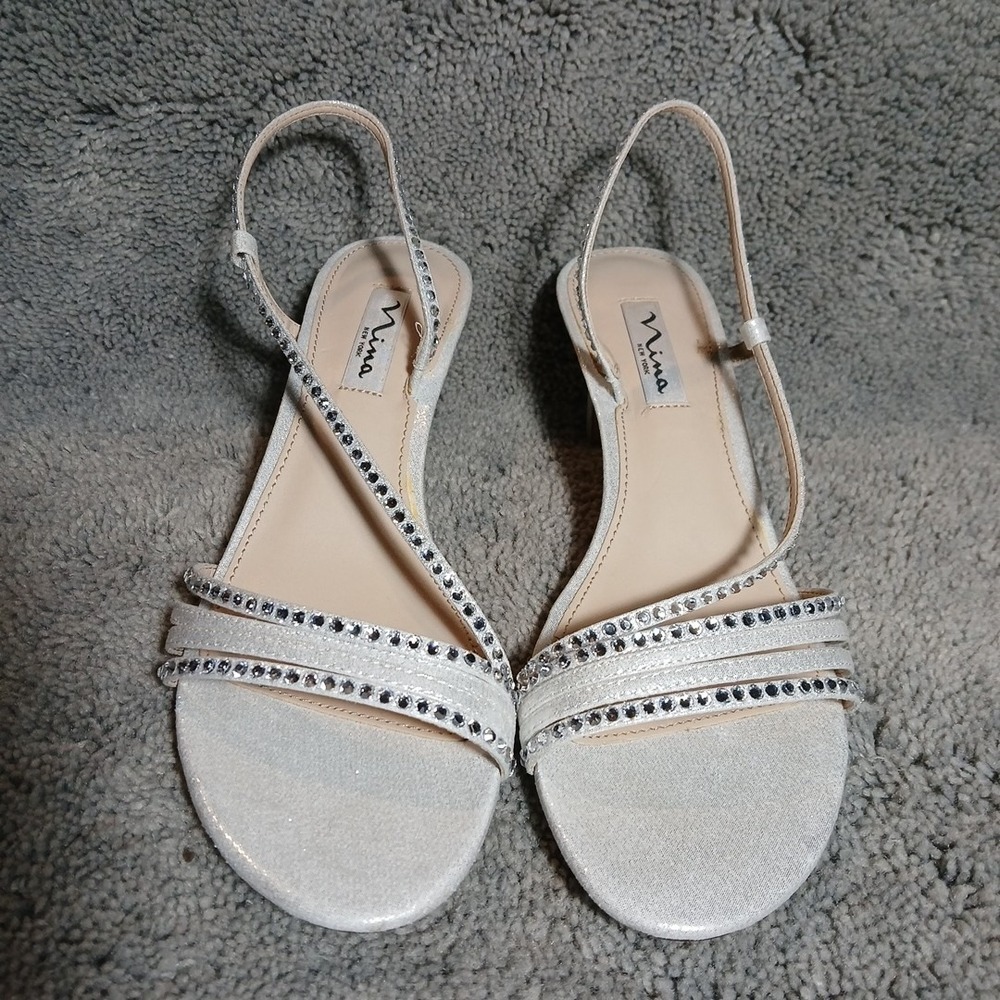 Nina New York Abbi Slingback Sandals Womens Size 8 / 38.5 White Rhinestones NEW!
